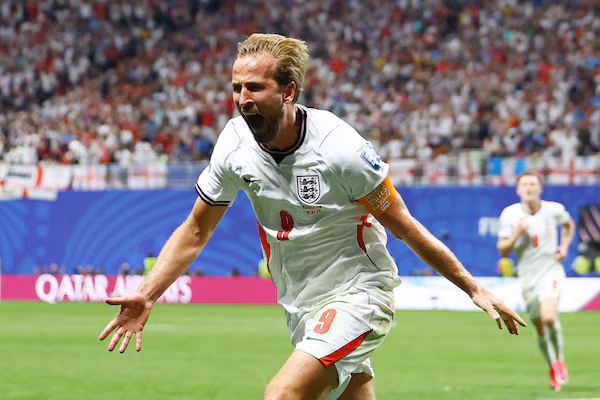 Harry Kane late double sends England through