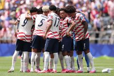 USA beat Australia 2-0 and qualify from Group D
